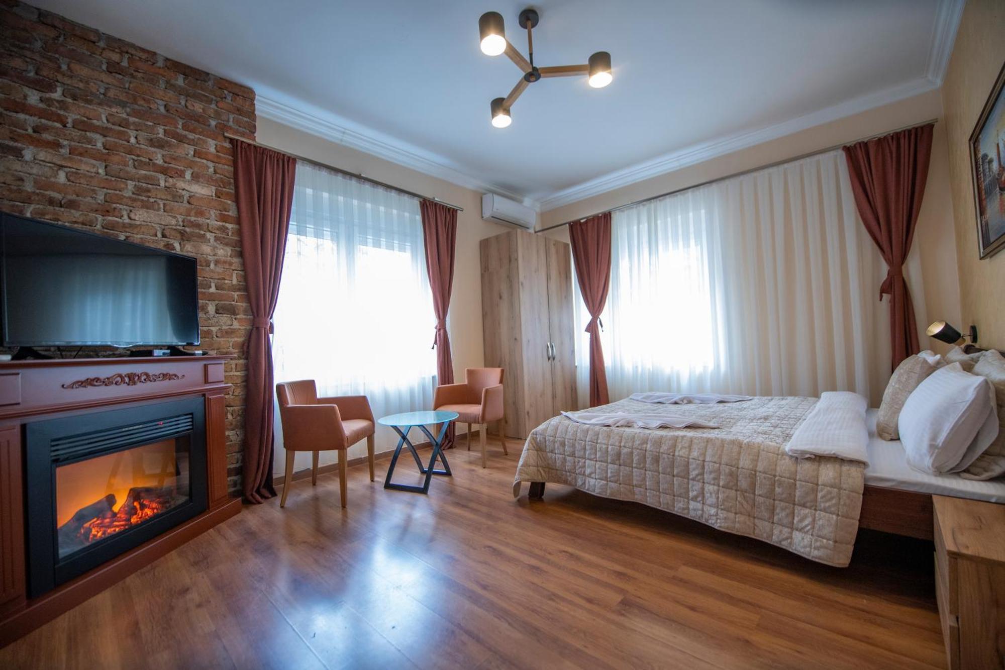 Hotel And Apartments Central City Prishtina Pristina Exterior photo