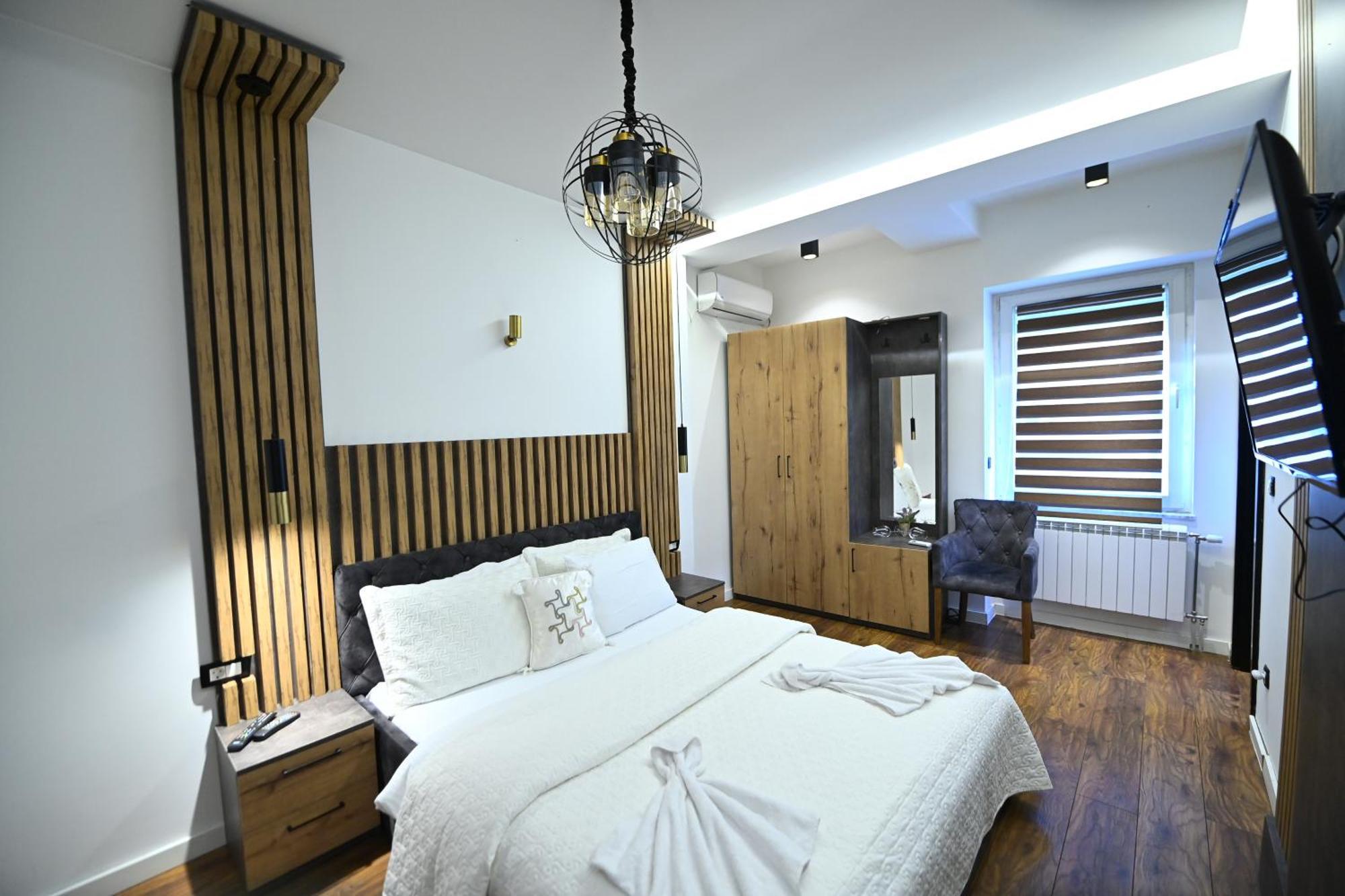 Hotel And Apartments Central City Prishtina Pristina Exterior photo